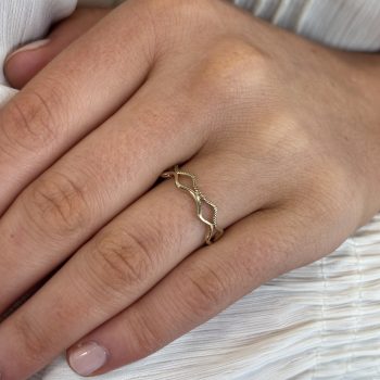 9ct Yellow Gold Cut Out Oval Ring
